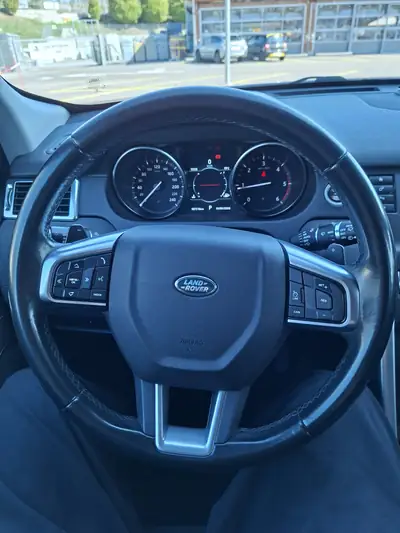 Land Rover Discovery Sport 2.0 TD4 180 — SUV 7 places, diesel robuste et fiable — Detail