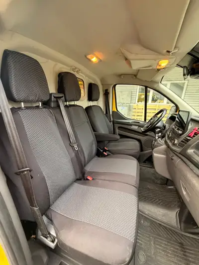 Ford Transit Custom — Utilitaire robuste diesel 170 ch, kilométrage modéré — Seitenansicht