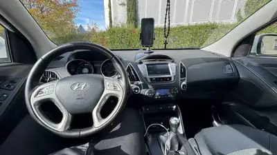 Hyundai iX35 2.0 Comfort 4WD — SUV robuste, 4x4 intégral, 99 800 km seulement — rear view