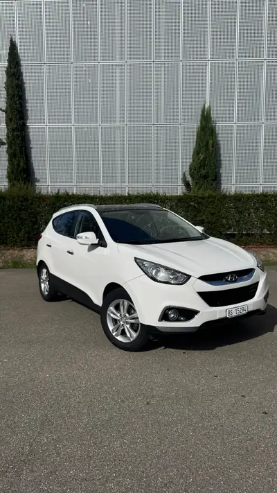 Hyundai iX35 2.0 Comfort 4WD — SUV robuste, 4x4 intégral, 99 800 km seulement — exterior view