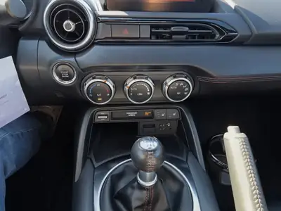 Mazda MX-5 2.0 Revolution — Roadster iconic à 64'000 km, parfaitement entretenu — Miniatura 7