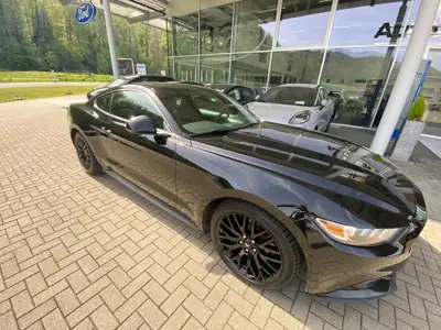 Ford Mustang 2.3 EcoBoost — Coupé américain sportif, échappement sport et très bien entretenue — Detail