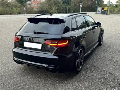 Audi RS3 2.5 T FSI Quattro — Performance sportive et technologie premium — fianco