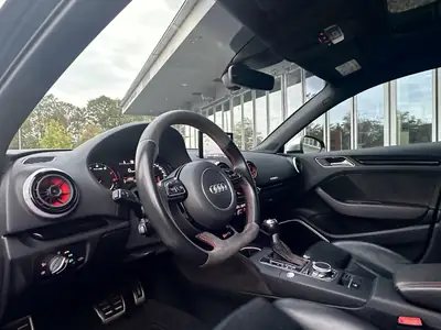 Audi RS3 2.5 T FSI Quattro — Performance sportive et technologie premium — interni