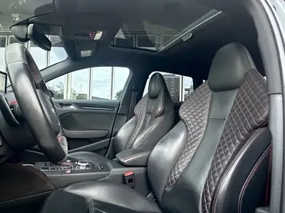 Audi RS3 2.5 T FSI Quattro — Performance sportive et technologie premium — cruscotto