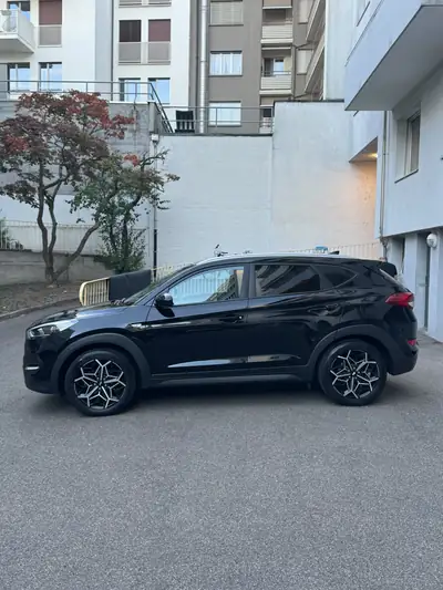 Hyundai Tucson 1.7 CRDi — SUV compact fiable, diesel économe, sans sinistre — rear view