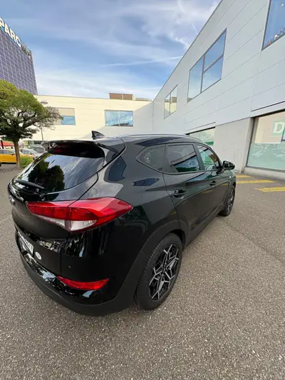 Hyundai Tucson 1.7 CRDi — SUV compact fiable, diesel économe, sans sinistre — side view