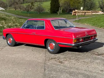 Mercedes-Benz 260 CE — Coupé sportif des années 70, histoire et élégance — dettaglio