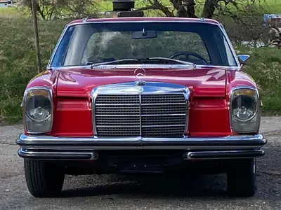 Mercedes-Benz 260 CE — Coupé sportif des années 70, histoire et élégance — Miniatura 7