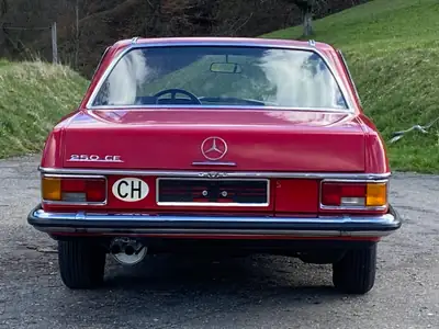 Mercedes-Benz 260 CE — Coupé sportif des années 70, histoire et élégance — Miniatura 8