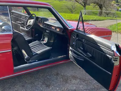 Mercedes-Benz 260 CE — Coupé sportif des années 70, histoire et élégance — Miniatura 10