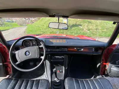 Mercedes-Benz 260 CE — Coupé sportif des années 70, histoire et élégance — Miniatura 12