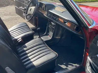 Mercedes-Benz 260 CE — Coupé sportif des années 70, histoire et élégance — Miniatura 11