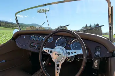 Morgan Plus 8 Sports Lightweight 1976 — Roadster britannique ultra-rare, entièrement restauré — Miniature 9