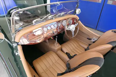 Morgan Plus 8 Sports Lightweight 1976 — Roadster britannique ultra-rare, entièrement restauré — Miniature 13