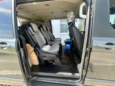 Ford Tourneo Custom 2.0 TDCi 170 Titanium — Monospace 8 places, diesel performant et spacieux — interni