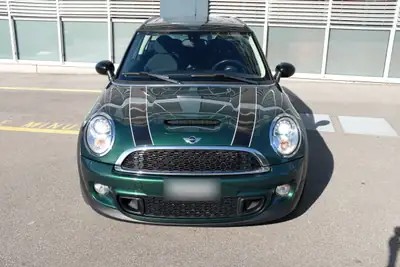 MINI Clubman 1.6i Cooper S — British Racing Green, entretien premium jusqu'en 2026 — côté