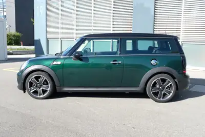 MINI Clubman 1.6i Cooper S — British Racing Green, entretien premium jusqu'en 2026 — intérieur