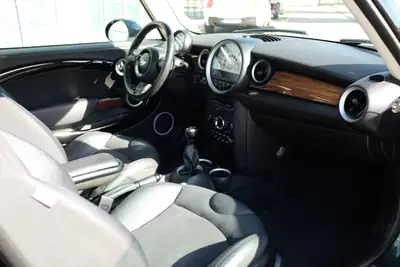 MINI Clubman 1.6i Cooper S — British Racing Green, entretien premium jusqu'en 2026 — Miniature 9