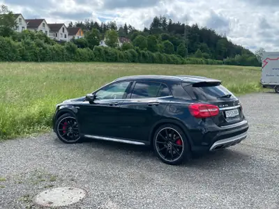 Mercedes-Benz GLA 45 AMG 4Matic — SUV haute performance, 360 ch, entretien à jour — Detail