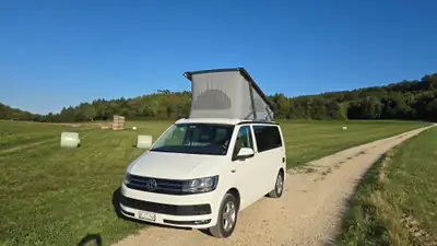 VW T6 California Ocean — Camping-car aménagé diesel, cuisine intégrée et équipements neufs — side view