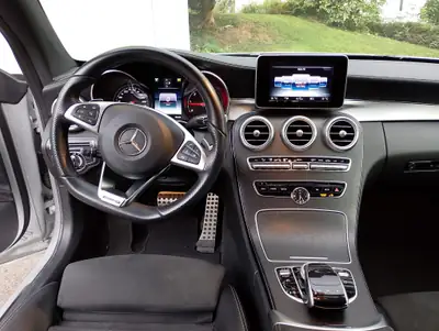 Mercedes-Benz C 220 D Coupé — Élégance diesel avec 170 ch et 9 vitesses — dashboard