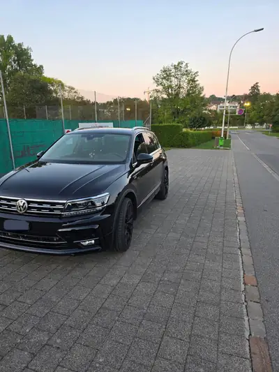 VW Tiguan 2.0 TSI Highline DSG — SUV polyvalent, 220 ch et transmission automatique — exterior view