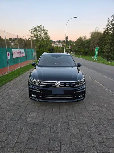 VW Tiguan 2.0 TSI Highline DSG — SUV polyvalent, 220 ch et transmission automatique — side view