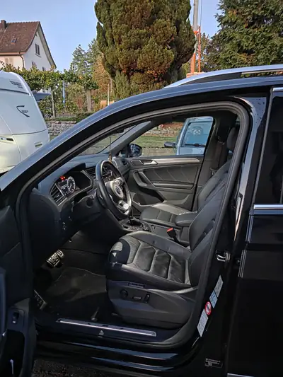 VW Tiguan 2.0 TSI Highline DSG — SUV polyvalent, 220 ch et transmission automatique — interior