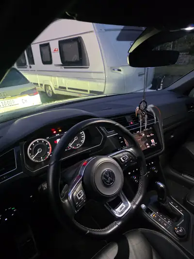 VW Tiguan 2.0 TSI Highline DSG — SUV polyvalent, 220 ch et transmission automatique — dashboard