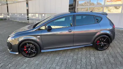 SEAT Leon 2.0 TSI Cupra R-Evolution — 265 ch, sportive agile et fiable — side view