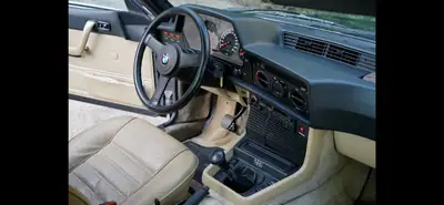 BMW 635 CSI 1981 — Coupé sportif vintage avec climatisation et toit ouvrant — dettaglio