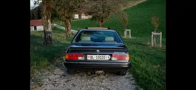 BMW 635 CSI 1981 — Coupé sportif vintage avec climatisation et toit ouvrant — interni