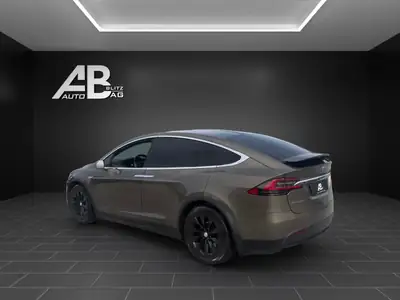 Tesla Model X 90D 4x4 — SUV électrique 7 places, 525 ch, recharge rapide — rear view