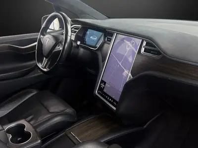 Tesla Model X 90D 4x4 — SUV électrique 7 places, 525 ch, recharge rapide — Thumbnail 10