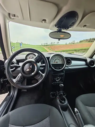 MINI Clubman 1.6i One — Compacte polyvalente, entretien réduit, sans sinistre — tableau de bord