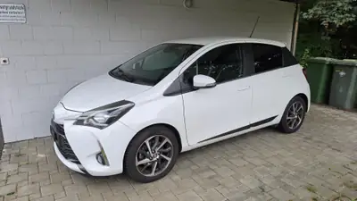 Toyota Yaris 1.5 VVT-i HSD Trend — Citadine hybride économe, 62 500 km — exterior view