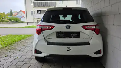 Toyota Yaris 1.5 VVT-i HSD Trend — Citadine hybride économe, 62 500 km — rear view