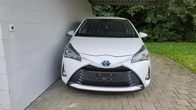 Toyota Yaris 1.5 VVT-i HSD Trend — Citadine hybride économe, 62 500 km — side view