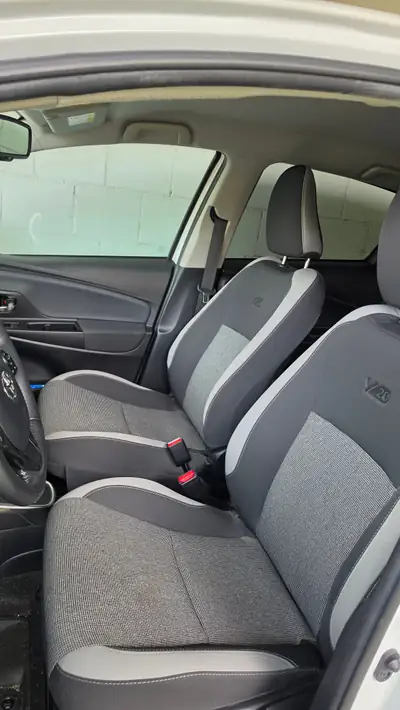 Toyota Yaris 1.5 VVT-i HSD Trend — Citadine hybride économe, 62 500 km — interior
