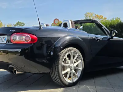 Mazda MX-5 2.0 Sport — Roadster légendaire avec châssis Bilstein affiné — tableau de bord