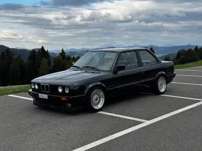 BMW 325i 1989 — Classique intemporel, motorisation 170 ch et équipements sport — exterior view