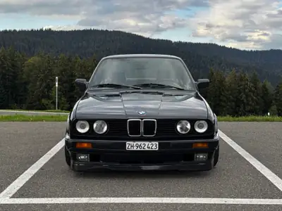 BMW 325i 1989 — Classique intemporel, motorisation 170 ch et équipements sport — Thumbnail 11