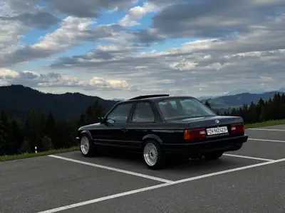 BMW 325i 1989 — Classique intemporel, motorisation 170 ch et équipements sport — Thumbnail 14