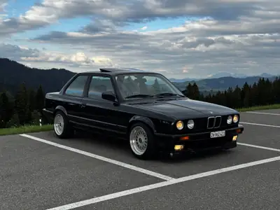 BMW 325i 1989 — Classique intemporel, motorisation 170 ch et équipements sport — Thumbnail 13