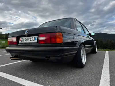 BMW 325i 1989 — Classique intemporel, motorisation 170 ch et équipements sport — Thumbnail 15