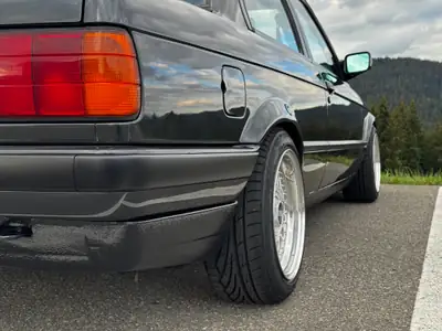 BMW 325i 1989 — Classique intemporel, motorisation 170 ch et équipements sport — Thumbnail 16