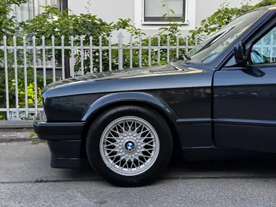 BMW 325i 1989 — Classique intemporel, motorisation 170 ch et équipements sport — Thumbnail 19
