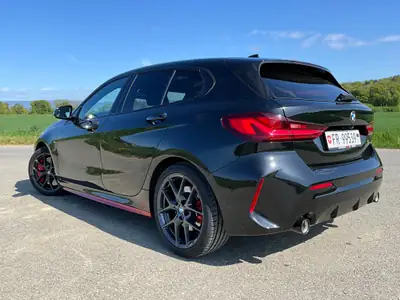 BMW 128ti — Sportive compacte, 265 ch et service gratuit 10 ans inclus — side view