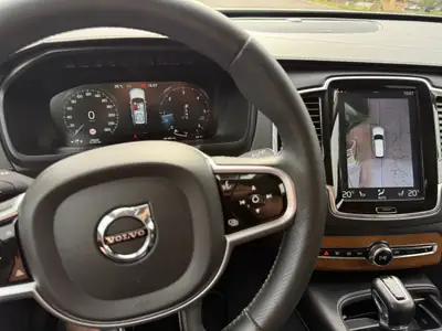 Volvo XC90 2.0 D5 Inscription — 7 places, 235 ch, suspension pneumatique et toit panoramique — Miniatura 10